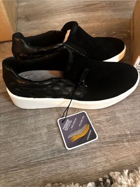 Clark’s Women’s Black Slip-On Quilted Casual Shoes with White Sole